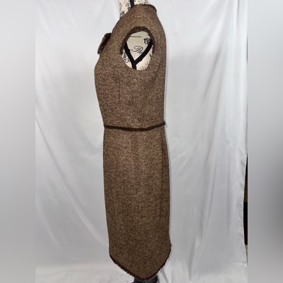 CAROLINA HERRERA: Old Elegance Brown Tweed Dress (v) - Picture 5 of 13